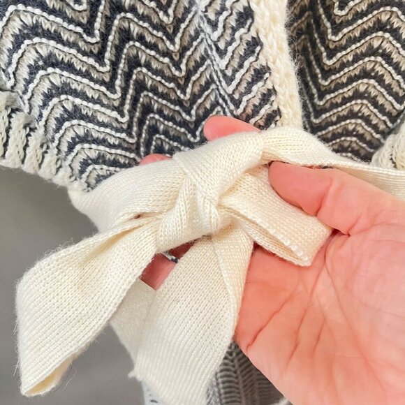 Coldwater‎ Creek Womens Chevron Knit Wrap Sweater Vest M Gray & White Wool Blend - Picture 3 of 5